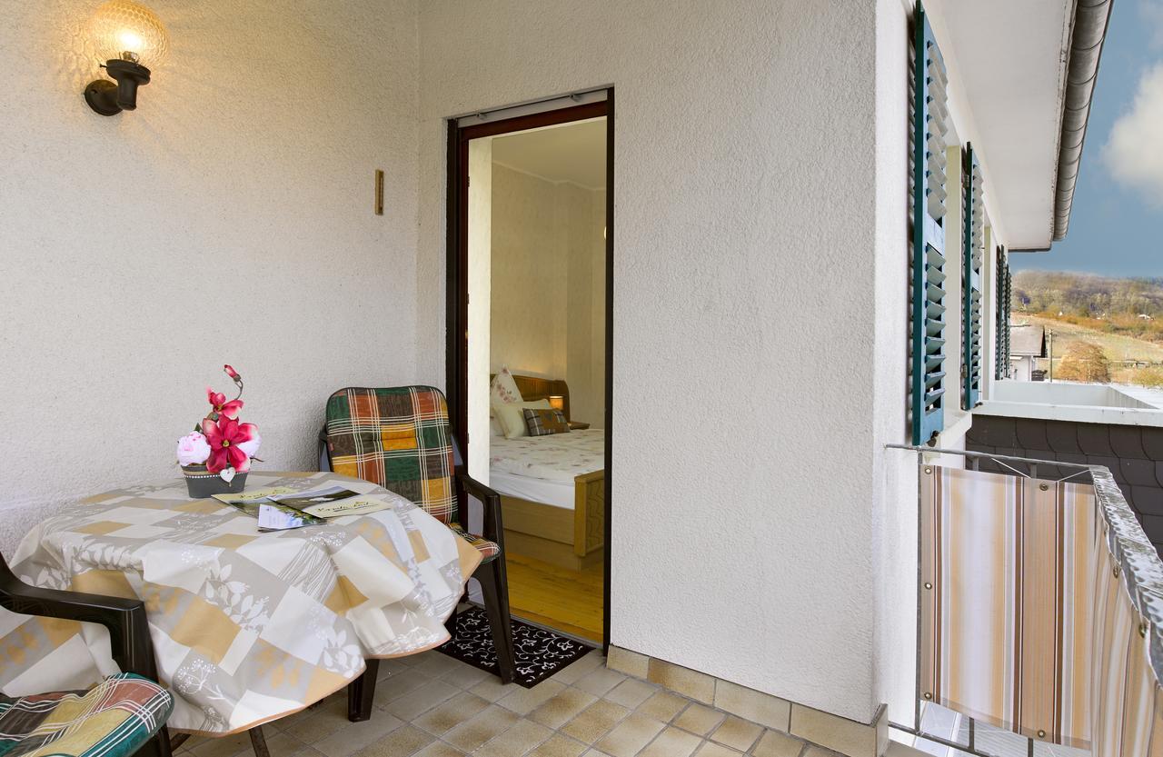 Pension "Haus Am Walde" Brodenbach, Mosel Exterior photo